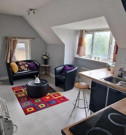 Cosy 2 Bedroom Flat - Sleeps 6 People - Close To Lewisham Dlr/Train Station Londýn Exteriér fotografie