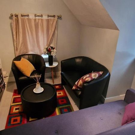 Cosy 2 Bedroom Flat - Sleeps 6 People - Close To Lewisham Dlr/Train Station Londýn Exteriér fotografie