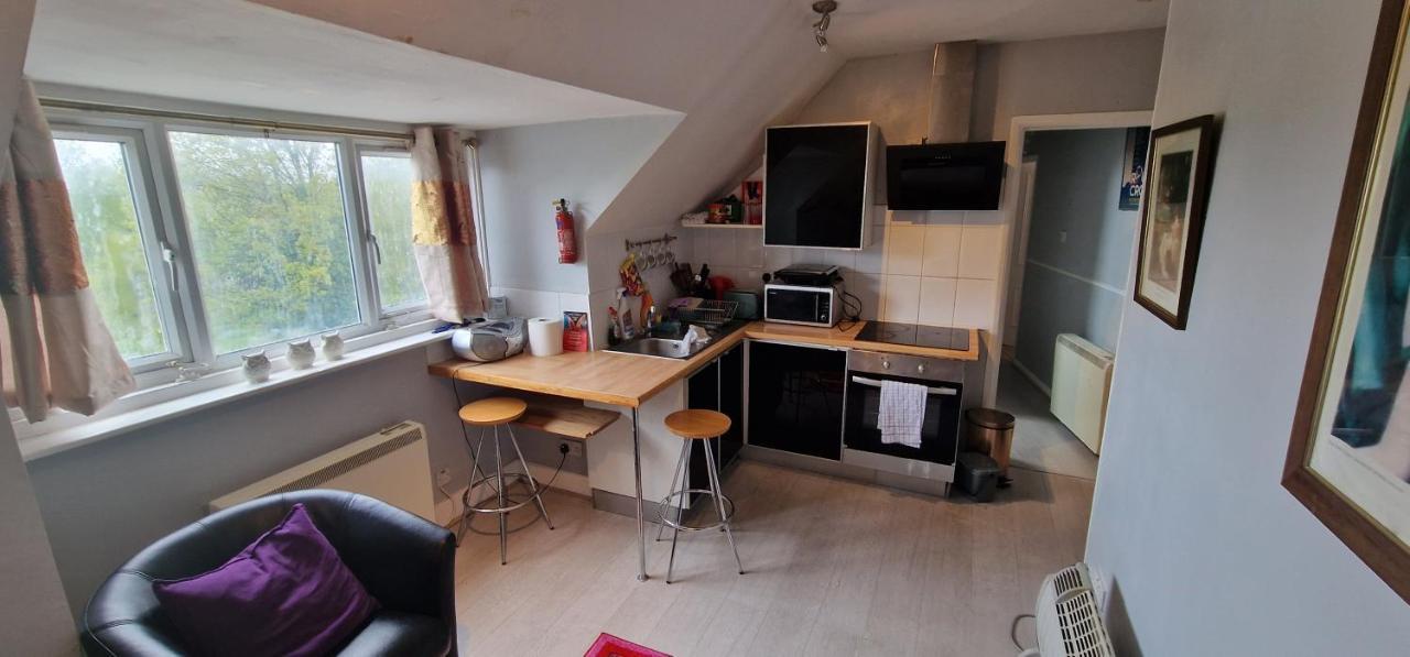 Cosy 2 Bedroom Flat - Sleeps 6 People - Close To Lewisham Dlr/Train Station Londýn Exteriér fotografie