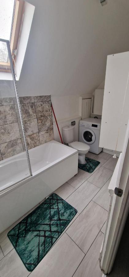 Cosy 2 Bedroom Flat - Sleeps 6 People - Close To Lewisham Dlr/Train Station Londýn Exteriér fotografie