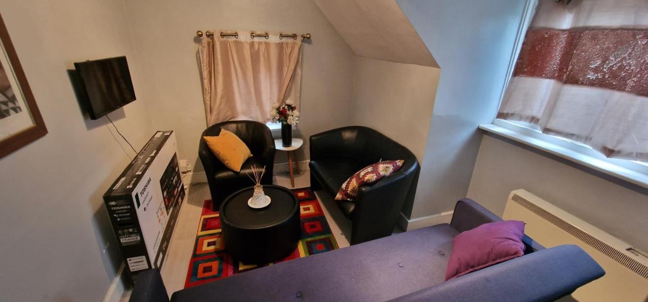 Cosy 2 Bedroom Flat - Sleeps 6 People - Close To Lewisham Dlr/Train Station Londýn Exteriér fotografie