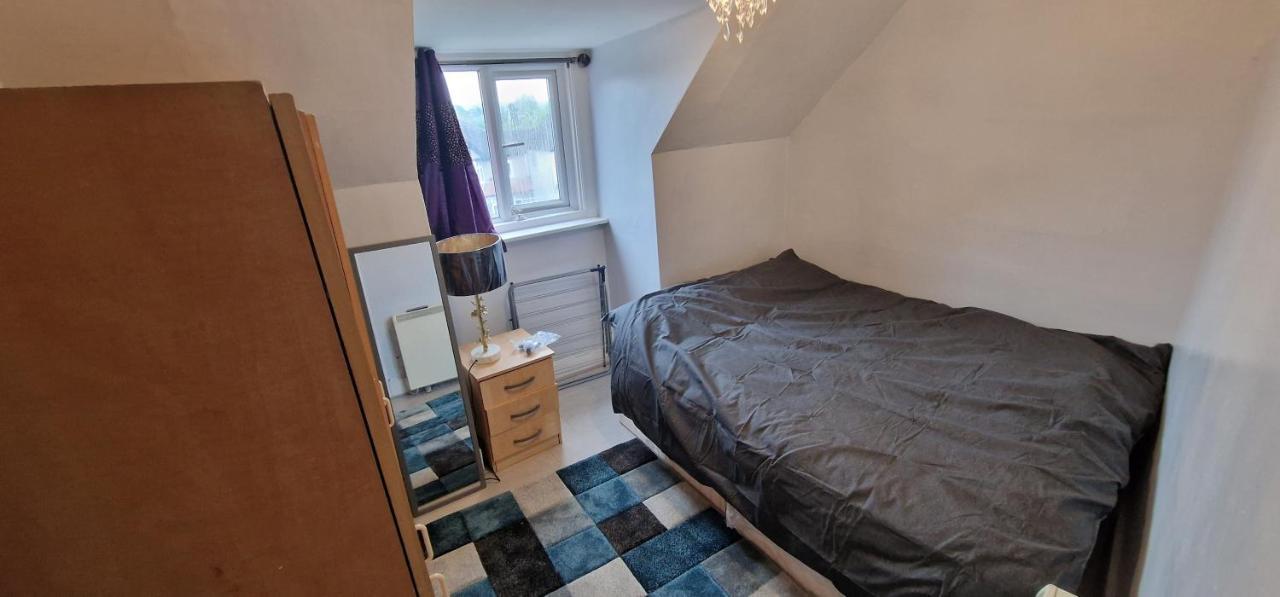 Cosy 2 Bedroom Flat - Sleeps 6 People - Close To Lewisham Dlr/Train Station Londýn Exteriér fotografie