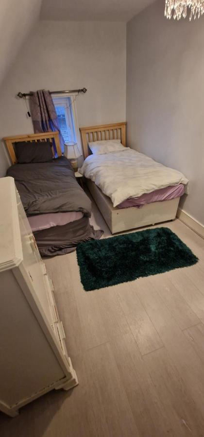 Cosy 2 Bedroom Flat - Sleeps 6 People - Close To Lewisham Dlr/Train Station Londýn Exteriér fotografie